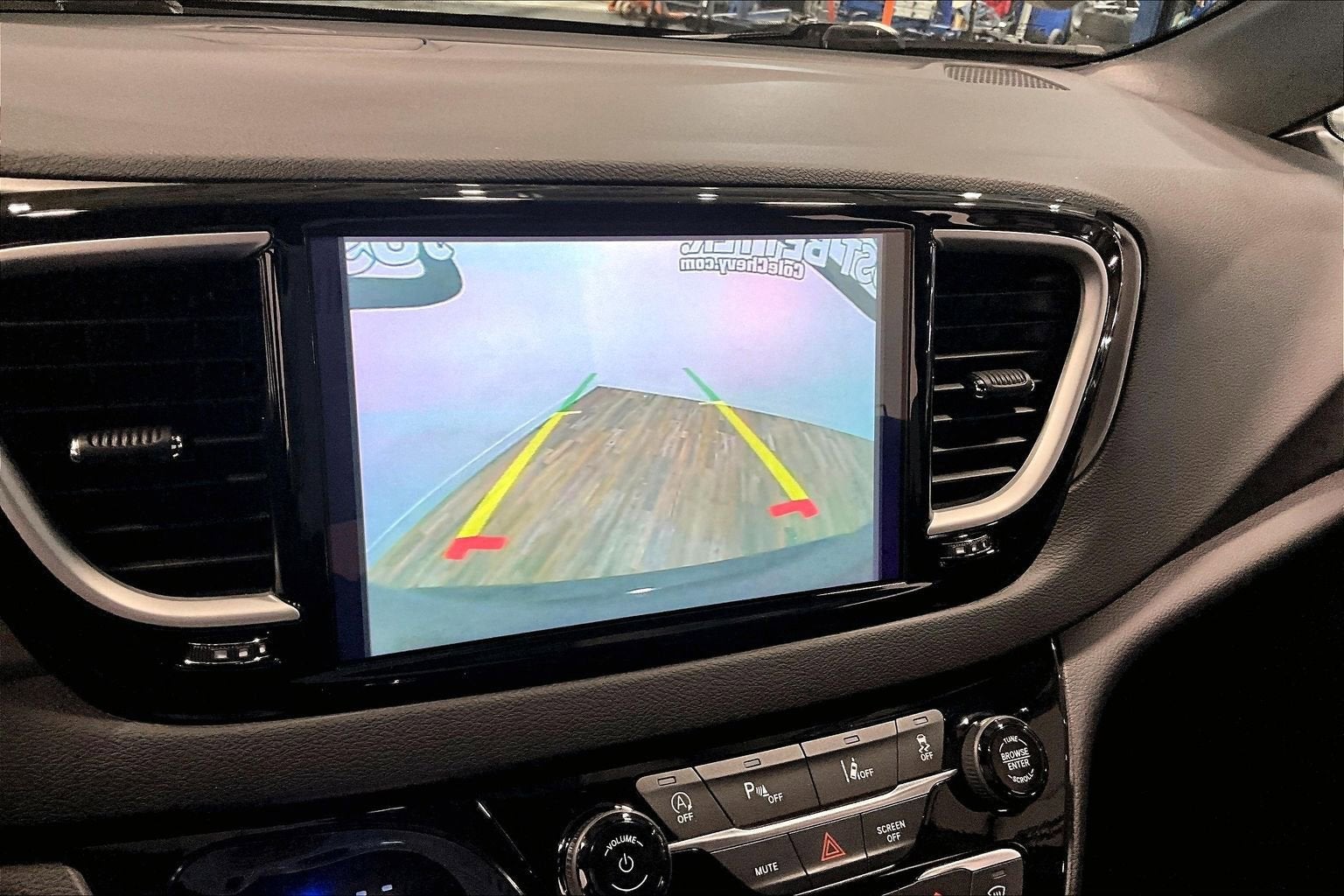 2025 Chrysler Pacifica Select