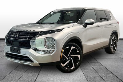 2023 Mitsubishi Outlander SE