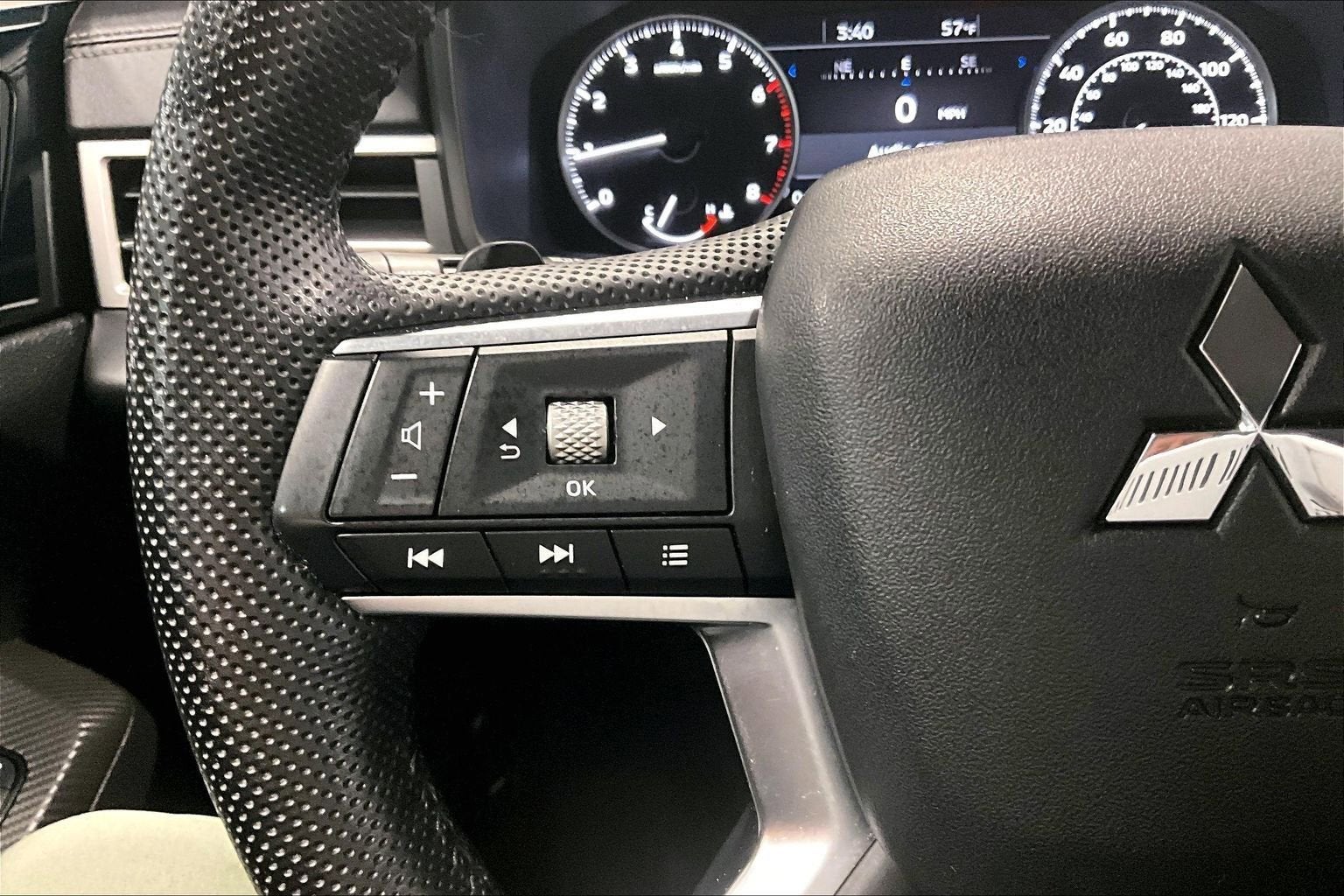 2023 Mitsubishi Outlander SE
