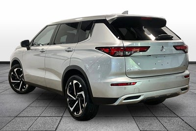 2023 Mitsubishi Outlander SE