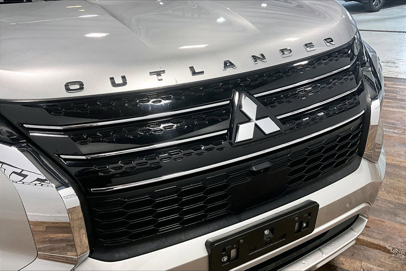 2023 Mitsubishi Outlander SE