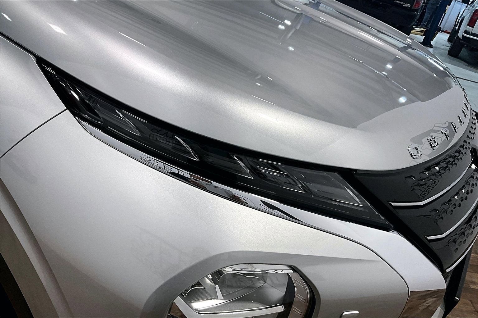 2023 Mitsubishi Outlander SE