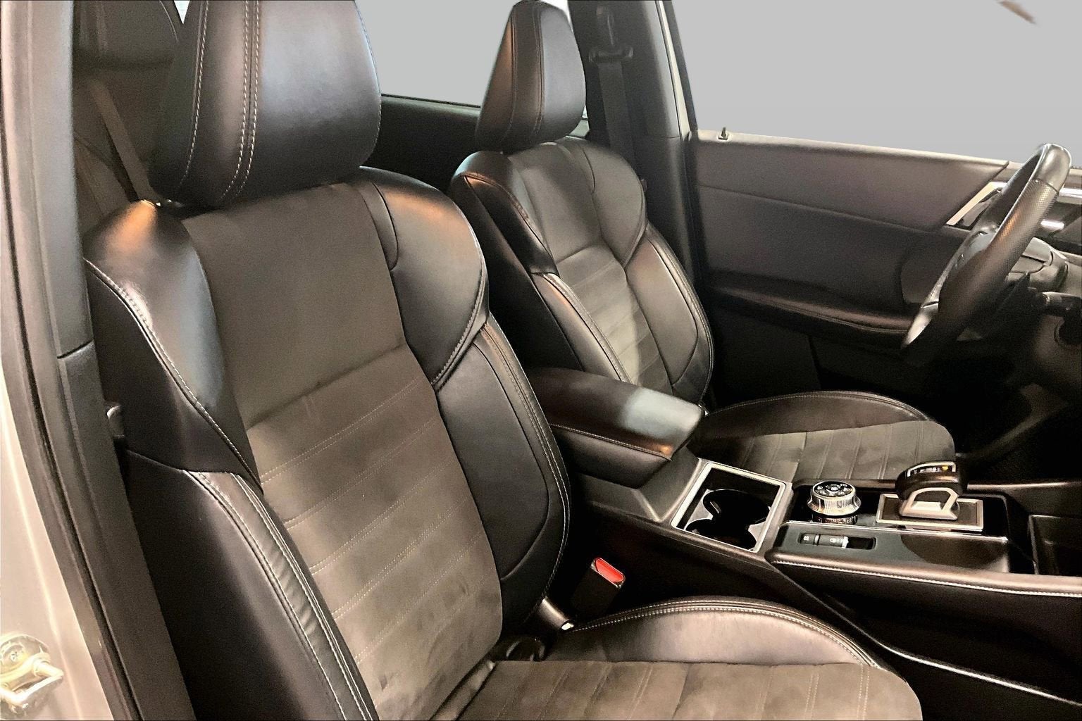 2023 Mitsubishi Outlander SE