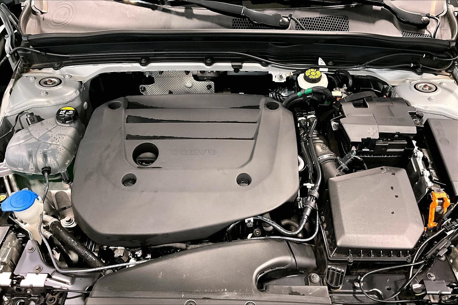 2025 Volvo XC40 Core Bright Theme