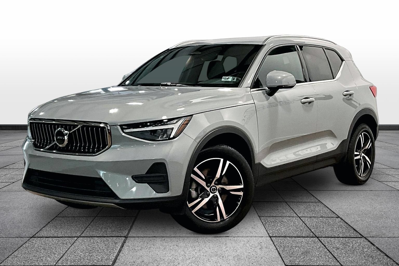 2025 Volvo XC40 Core Bright Theme