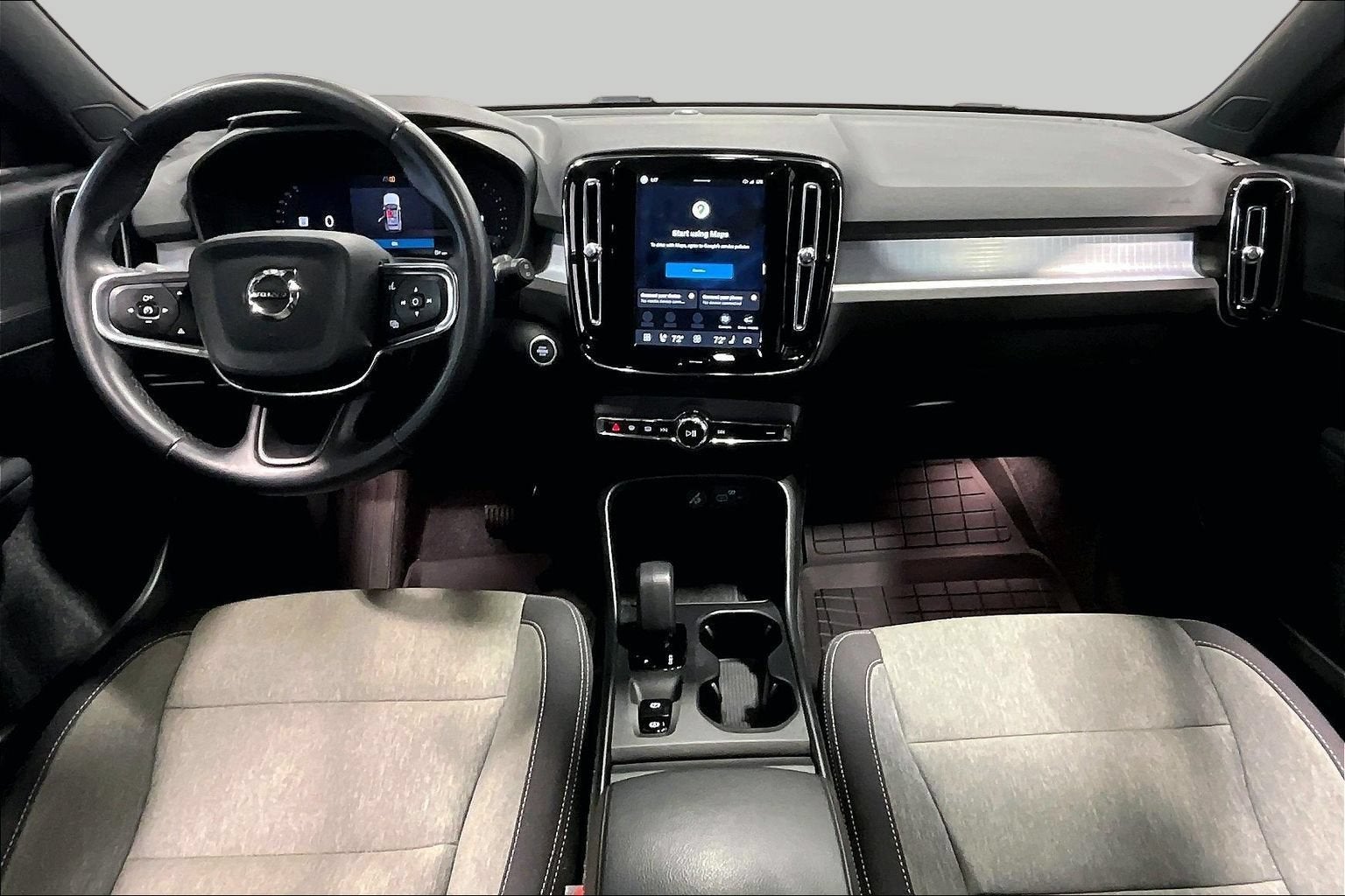2025 Volvo XC40 Core Bright Theme