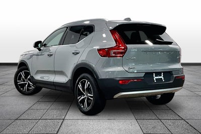 2025 Volvo XC40 Core Bright Theme