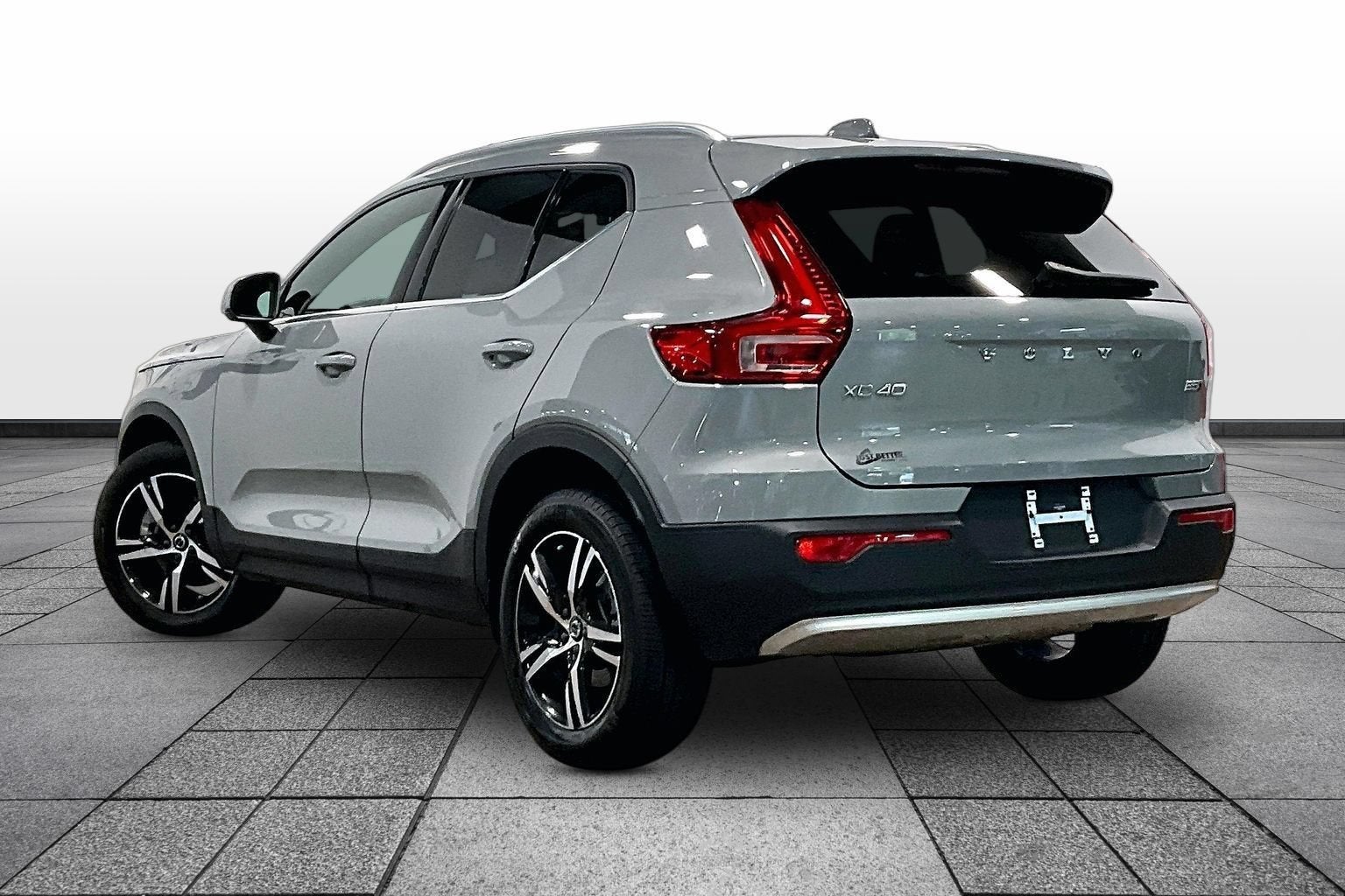 2025 Volvo XC40 Core Bright Theme