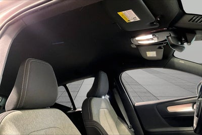 2025 Volvo XC40 Core Bright Theme