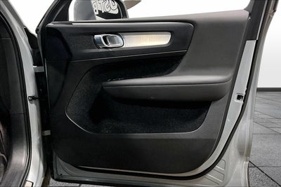 2025 Volvo XC40 Core Bright Theme