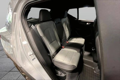 2025 Volvo XC40 Core Bright Theme