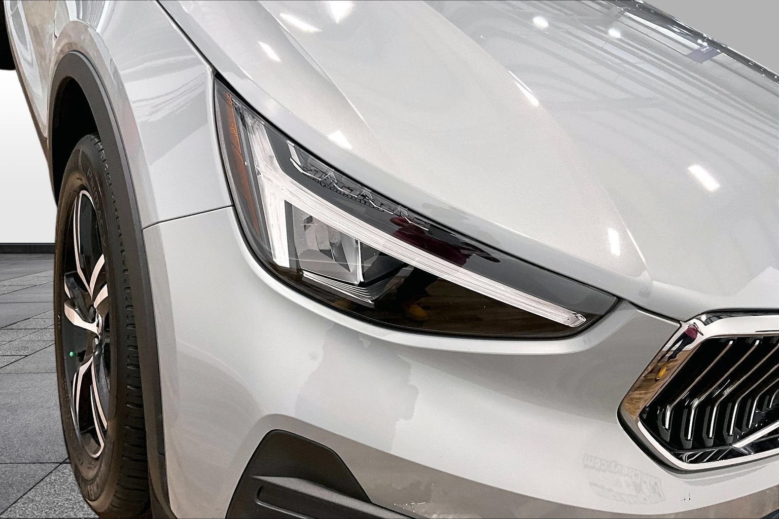 2025 Volvo XC40 Core Bright Theme