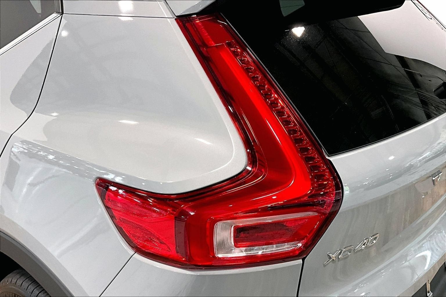 2025 Volvo XC40 Core Bright Theme