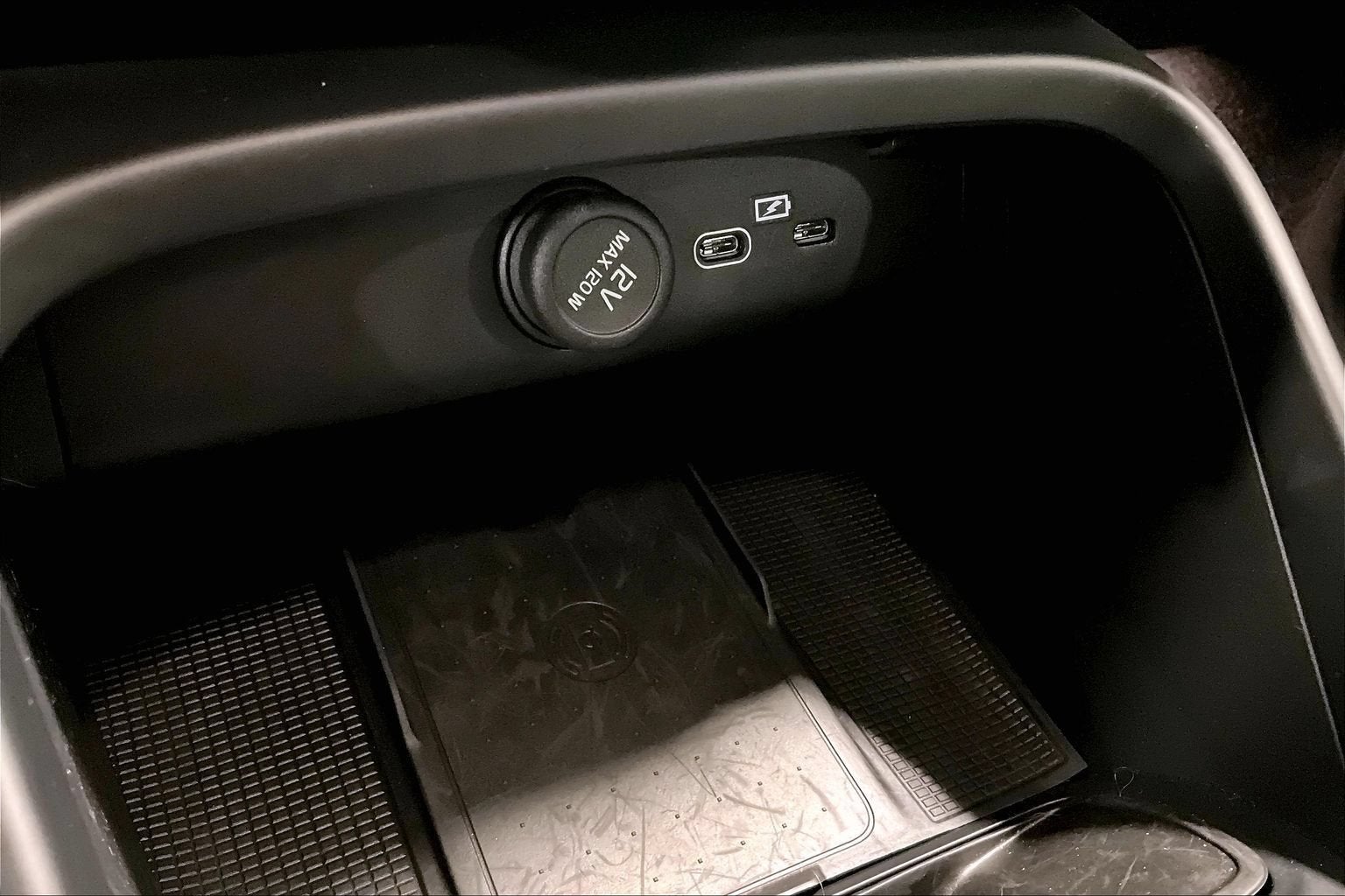 2025 Volvo XC40 Core Bright Theme
