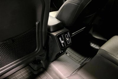2025 Volvo XC40 Core Bright Theme