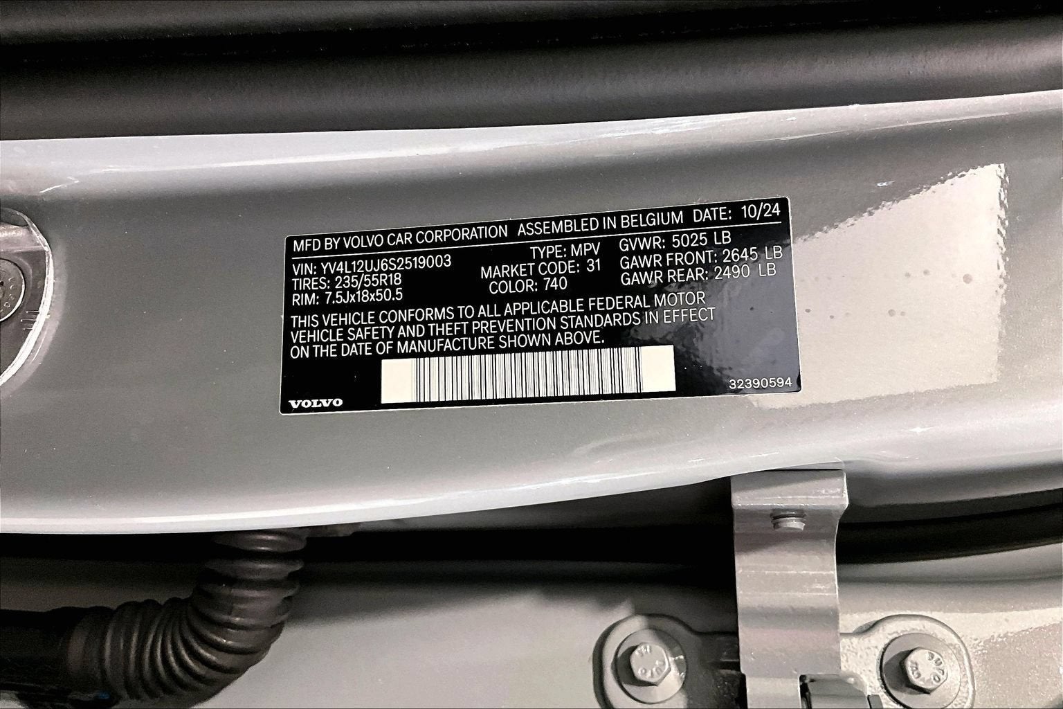 2025 Volvo XC40 Core Bright Theme