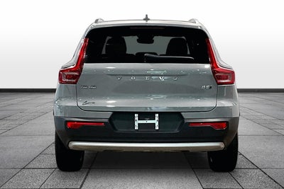 2025 Volvo XC40 Core Bright Theme