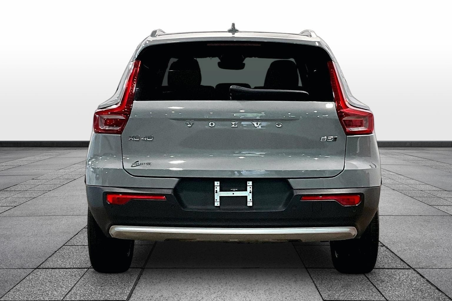 2025 Volvo XC40 Core Bright Theme