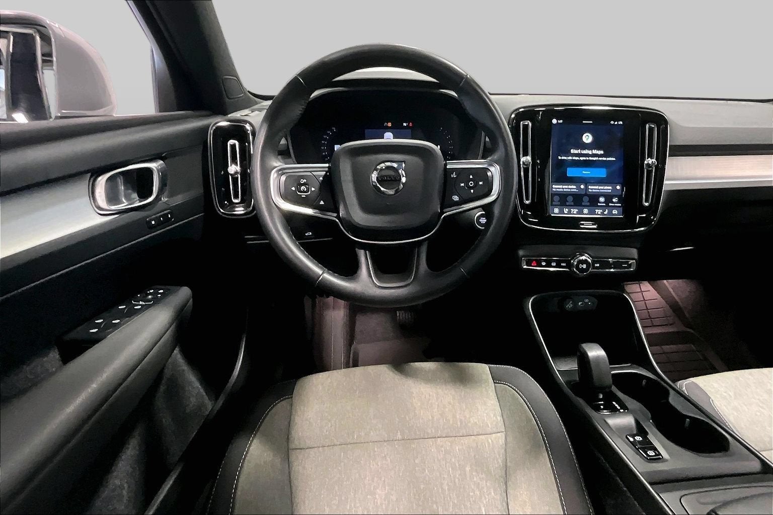 2025 Volvo XC40 Core Bright Theme