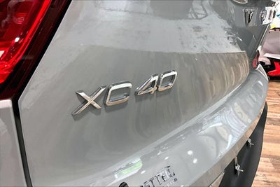 2025 Volvo XC40 Core Bright Theme