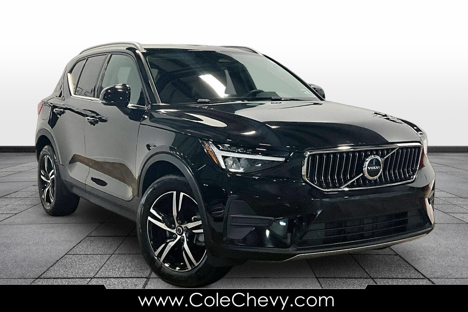2025 Volvo XC40 Core Bright Theme