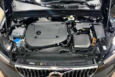 2025 Volvo XC40 Core Bright Theme