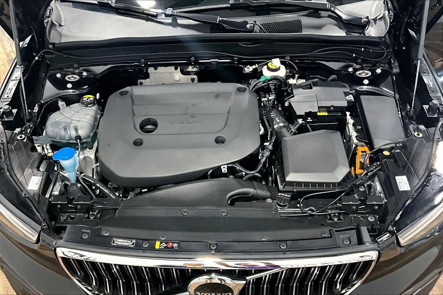 2025 Volvo XC40 Core Bright Theme