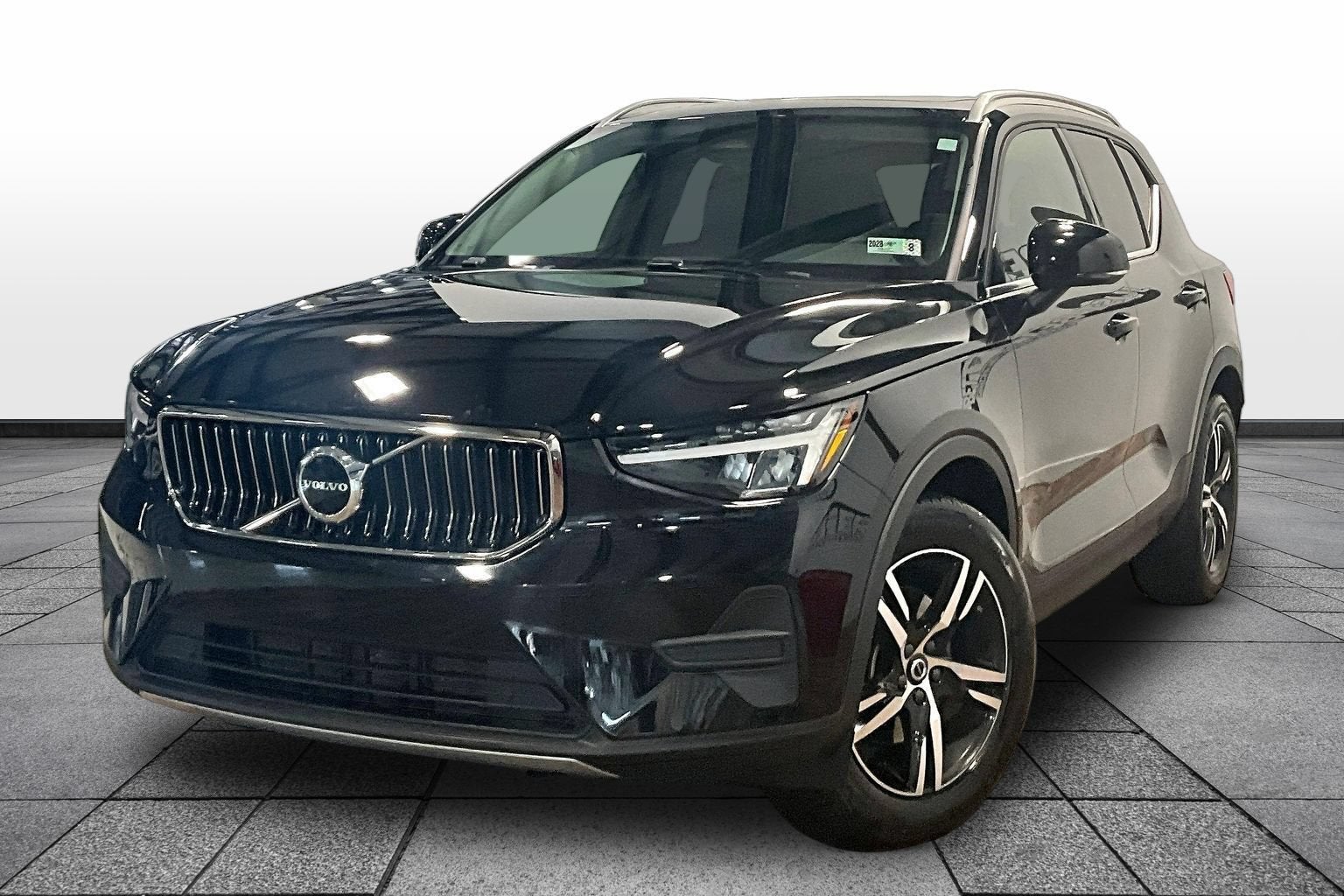 2025 Volvo XC40 Core Bright Theme