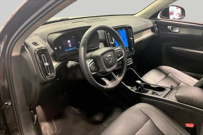 2025 Volvo XC40 Core Bright Theme