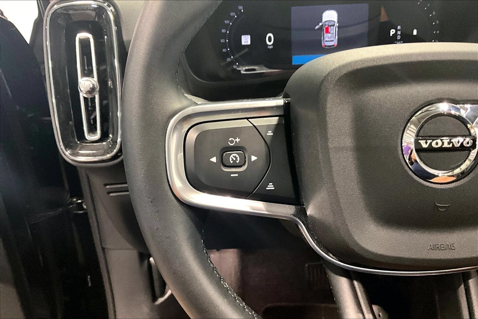 2025 Volvo XC40 Core Bright Theme