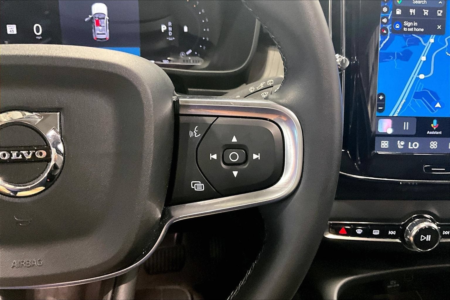 2025 Volvo XC40 Core Bright Theme