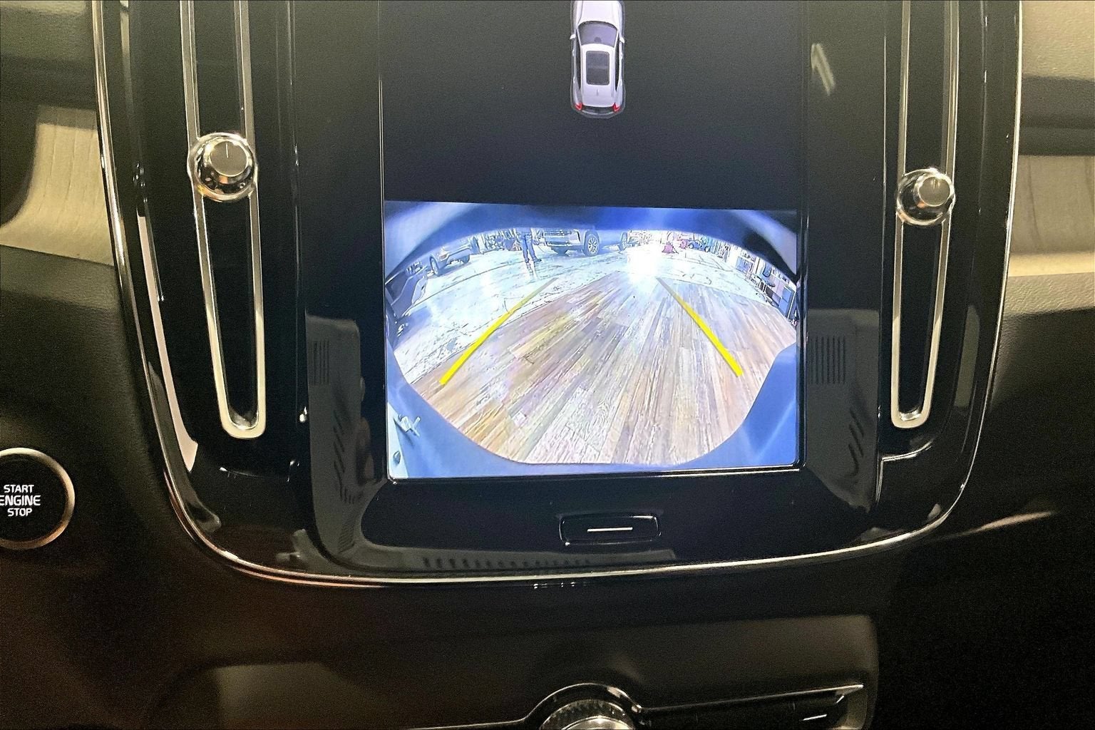2025 Volvo XC40 Core Bright Theme