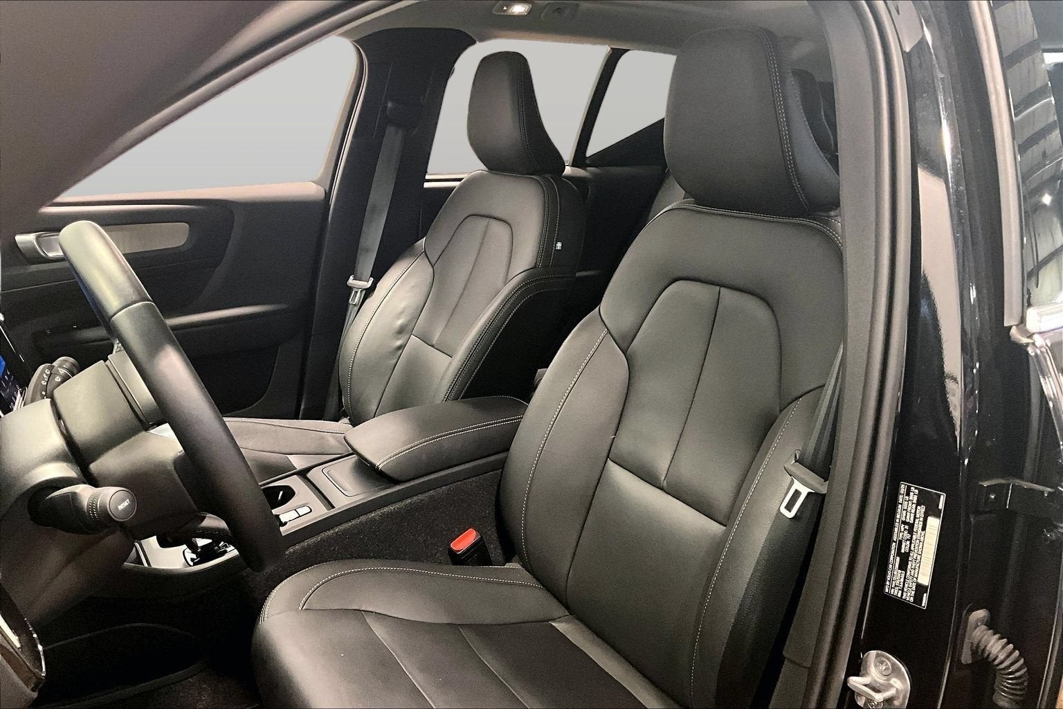 2025 Volvo XC40 Core Bright Theme