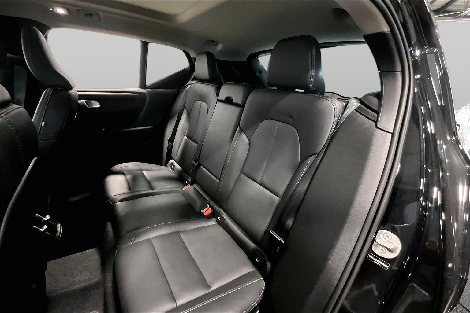 2025 Volvo XC40 Core Bright Theme