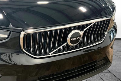 2025 Volvo XC40 Core Bright Theme