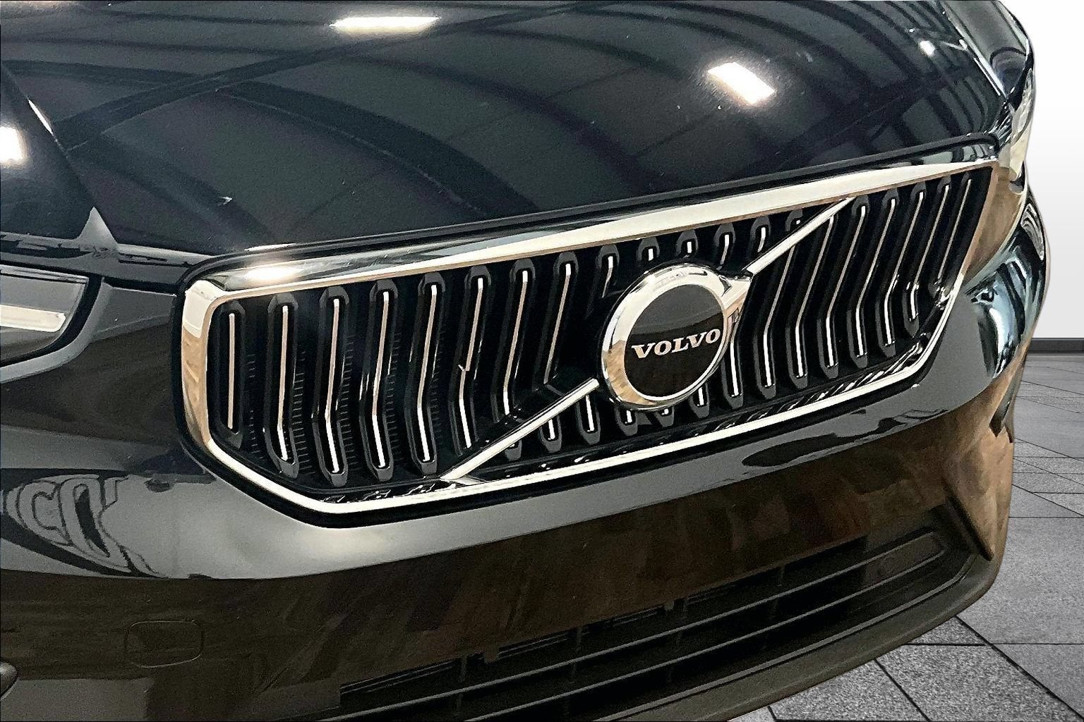 2025 Volvo XC40 Core Bright Theme