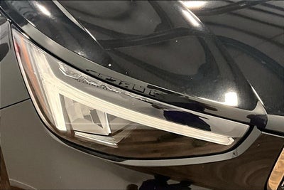 2025 Volvo XC40 Core Bright Theme