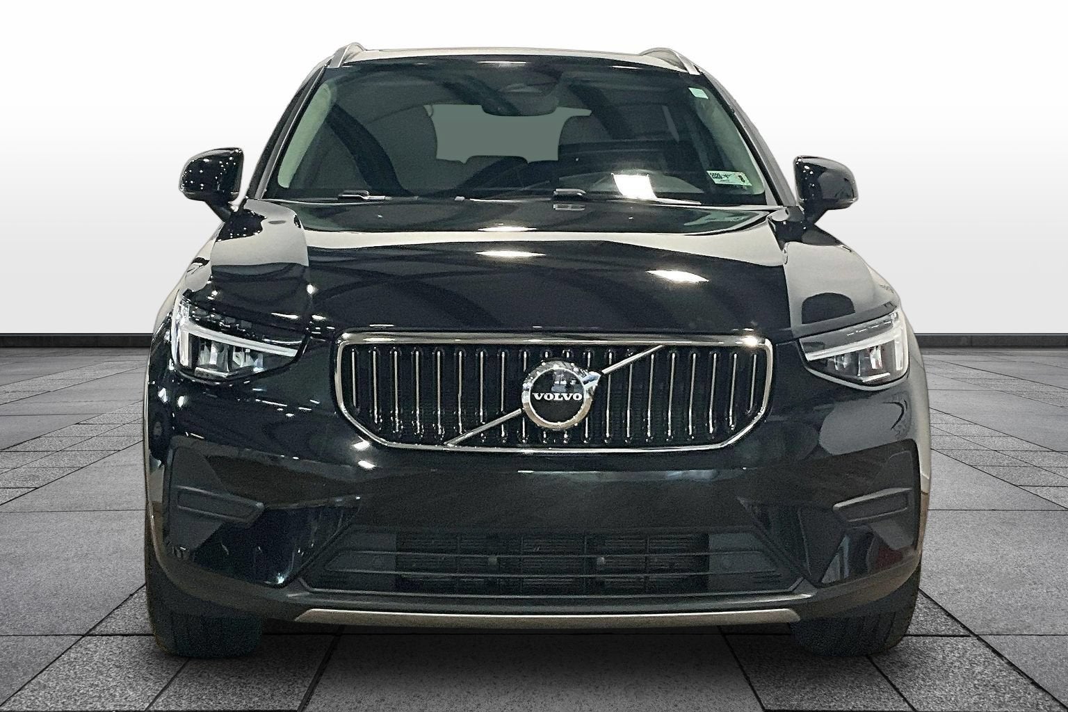2025 Volvo XC40 Core Bright Theme