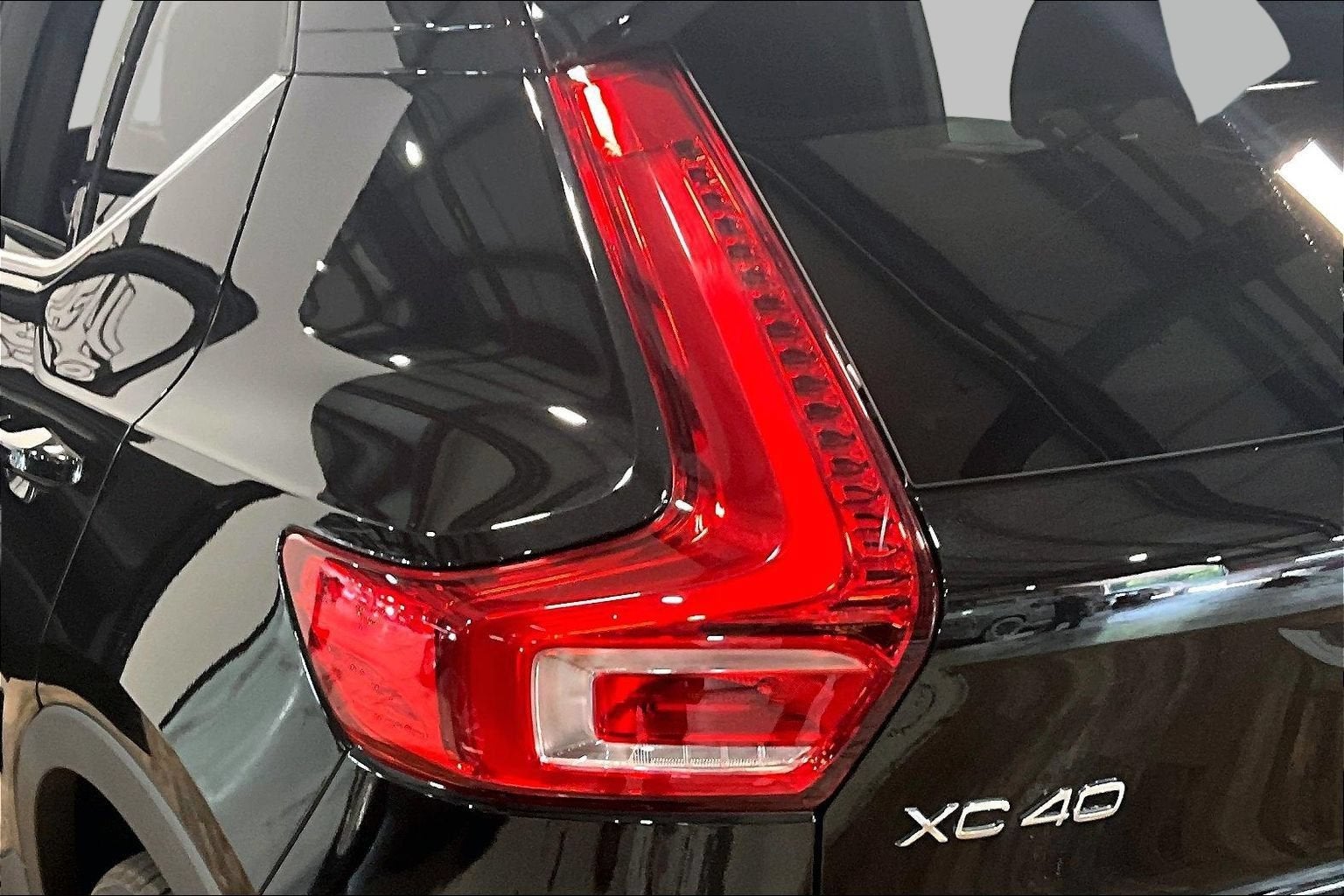 2025 Volvo XC40 Core Bright Theme