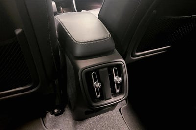 2025 Volvo XC40 Core Bright Theme