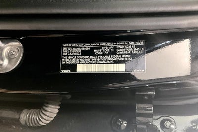 2025 Volvo XC40 Core Bright Theme