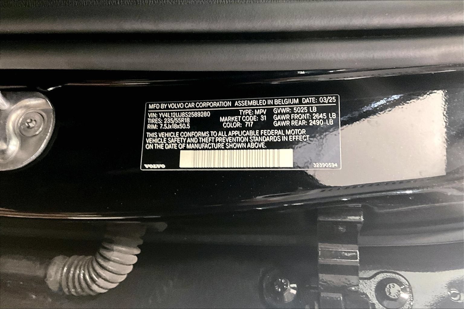 2025 Volvo XC40 Core Bright Theme