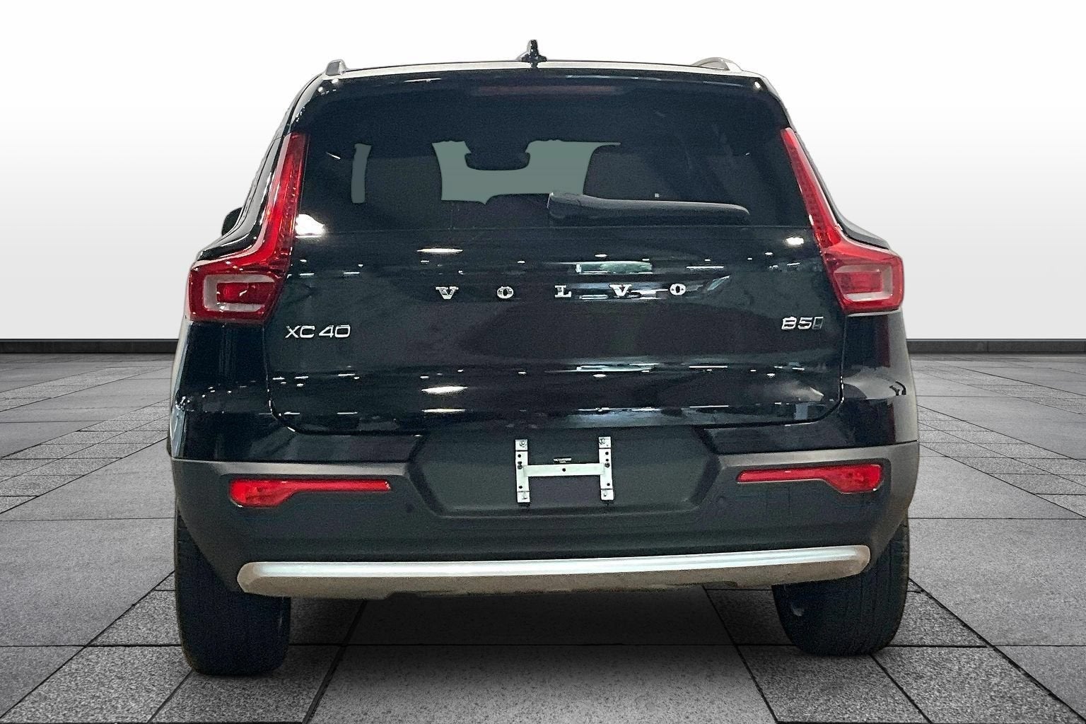 2025 Volvo XC40 Core Bright Theme