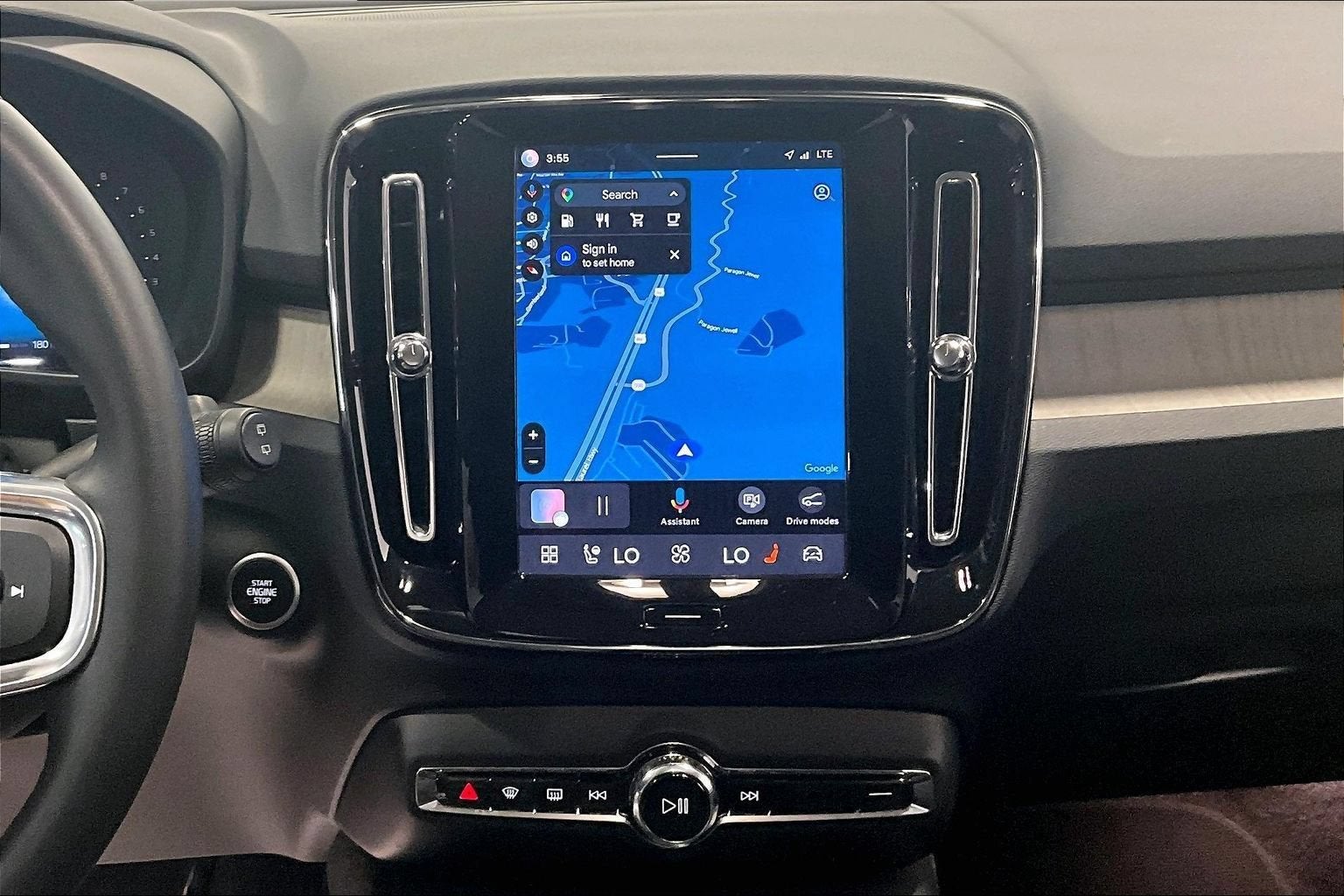 2025 Volvo XC40 Core Bright Theme