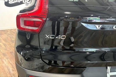 2025 Volvo XC40 Core Bright Theme