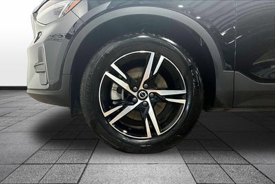 2025 Volvo XC40 Core Bright Theme
