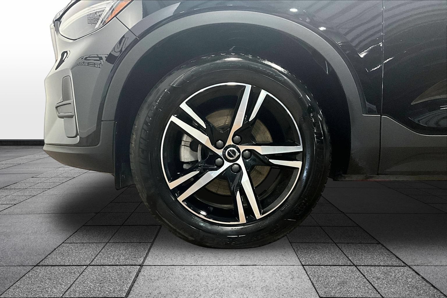 2025 Volvo XC40 Core Bright Theme